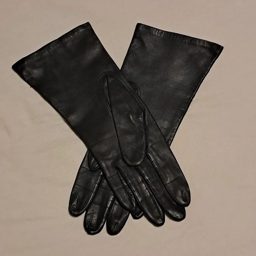 Fownes Women Black Leather Gloves with 100% Silk Lining Fitted Elegant Driving - Picture 2 of 9